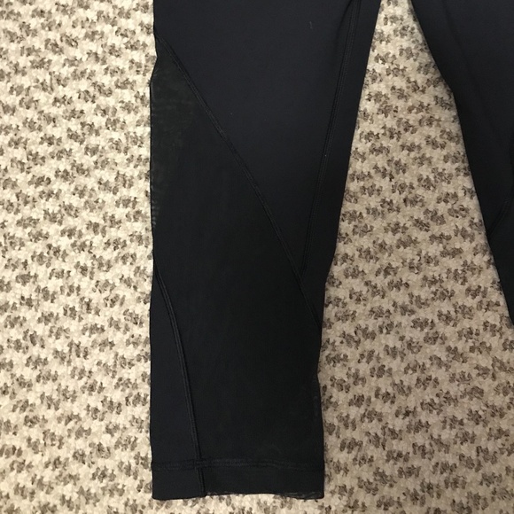 Lululemon Cropped Leggings (19") - Picture 5 of 9